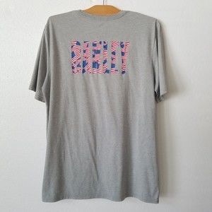 Oakley Mens XL Graphic T-Shirt Hydrolix Short Sleeve American Flag Gray